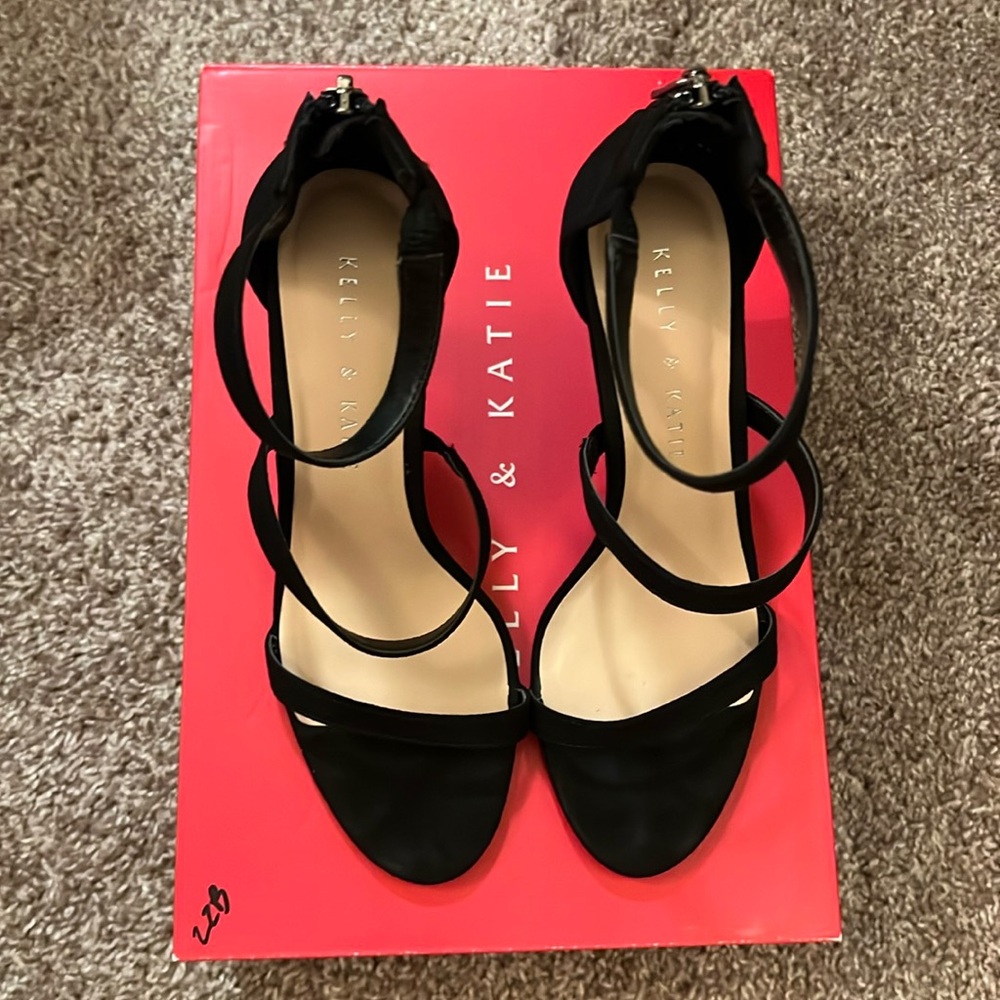 Heels - Picture 2 of 4